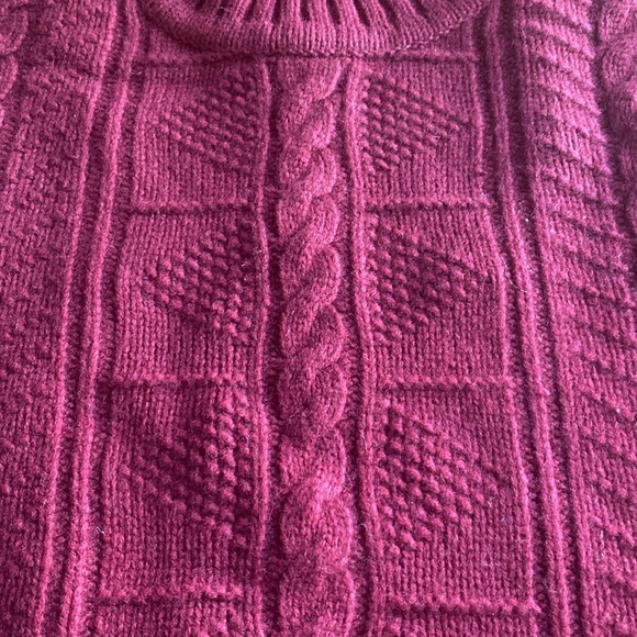 L.L. Bean Women’s size small 100% wool cable sweater - Picture 3 of 5